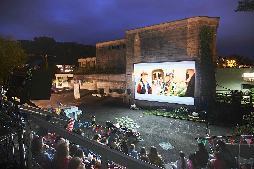 Open-Air Sommerkino begeistert das Würzenbachquartier
