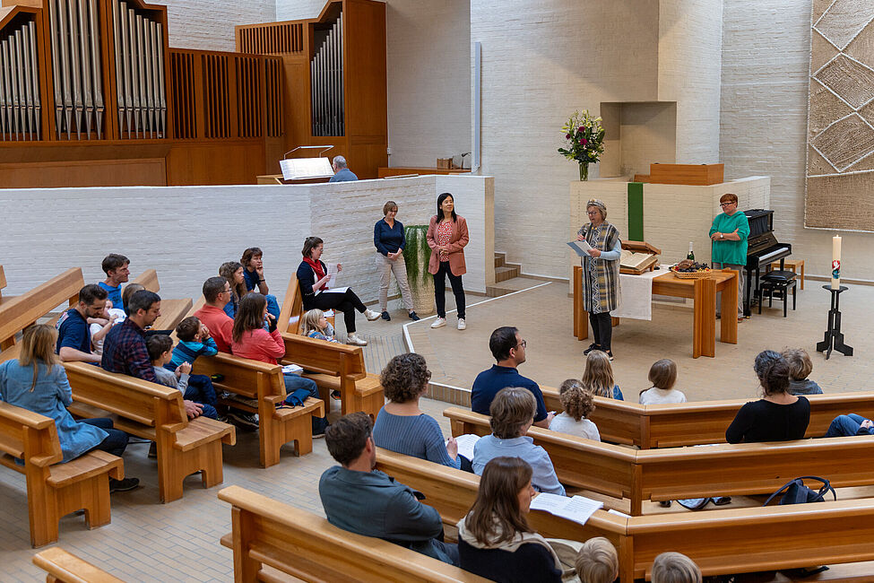 Kirche Kunterbunt feiert Hochzeit (zu Kana)